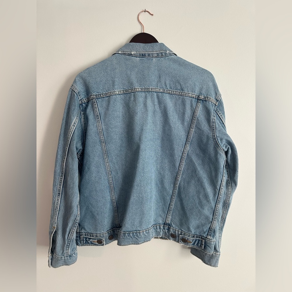 Light Wash Distressed Levi’s Jean Jacket Size Large - Picture 3 of 8